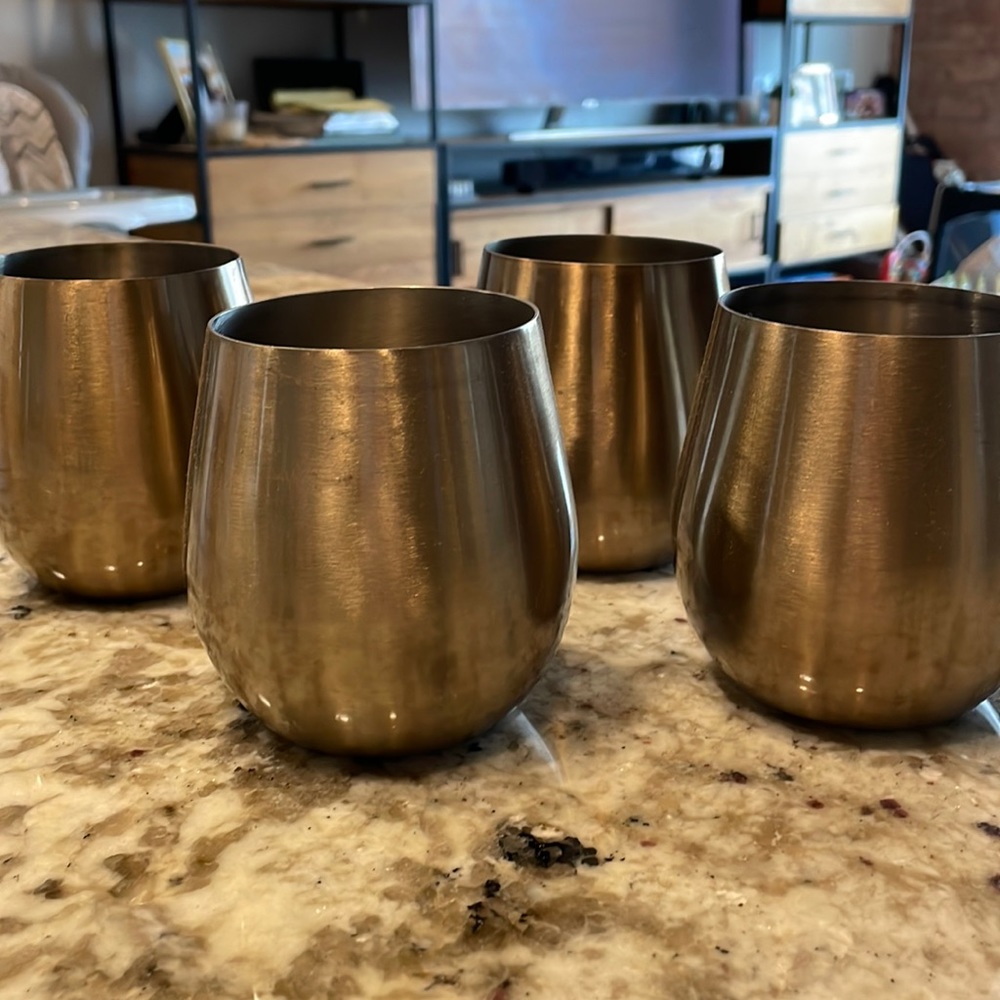 Set of 4 stainless steel stemless wine glasses